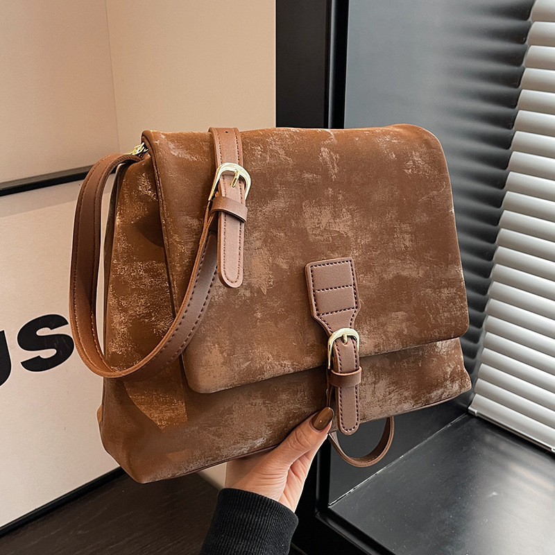 Large Capacity Tote Bag New Retro Style Women s design Shoulder Bag Versatile Commuting Bag Autumn New Designer Bag Women s Crossbody Bag