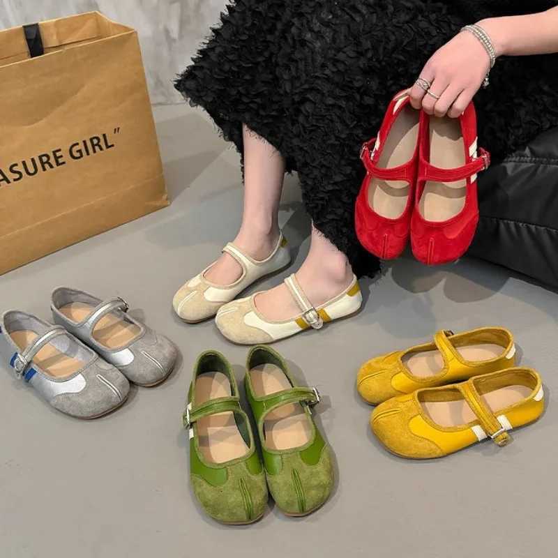 Women Flats Fashion Designer Split Hoof Toe Boat Shoes Retro Suede Casual Single Shoes Lady Mary Jane Shoes Ballet Flats Loafers W250918