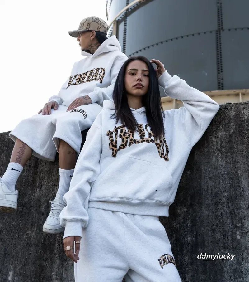 American Hiphop Leopard Print Letter Embroidery Men Hoodie Retro Haruku Street Sports Suit Fashionable Casual Sweatshirts 250729 ddmyLucky