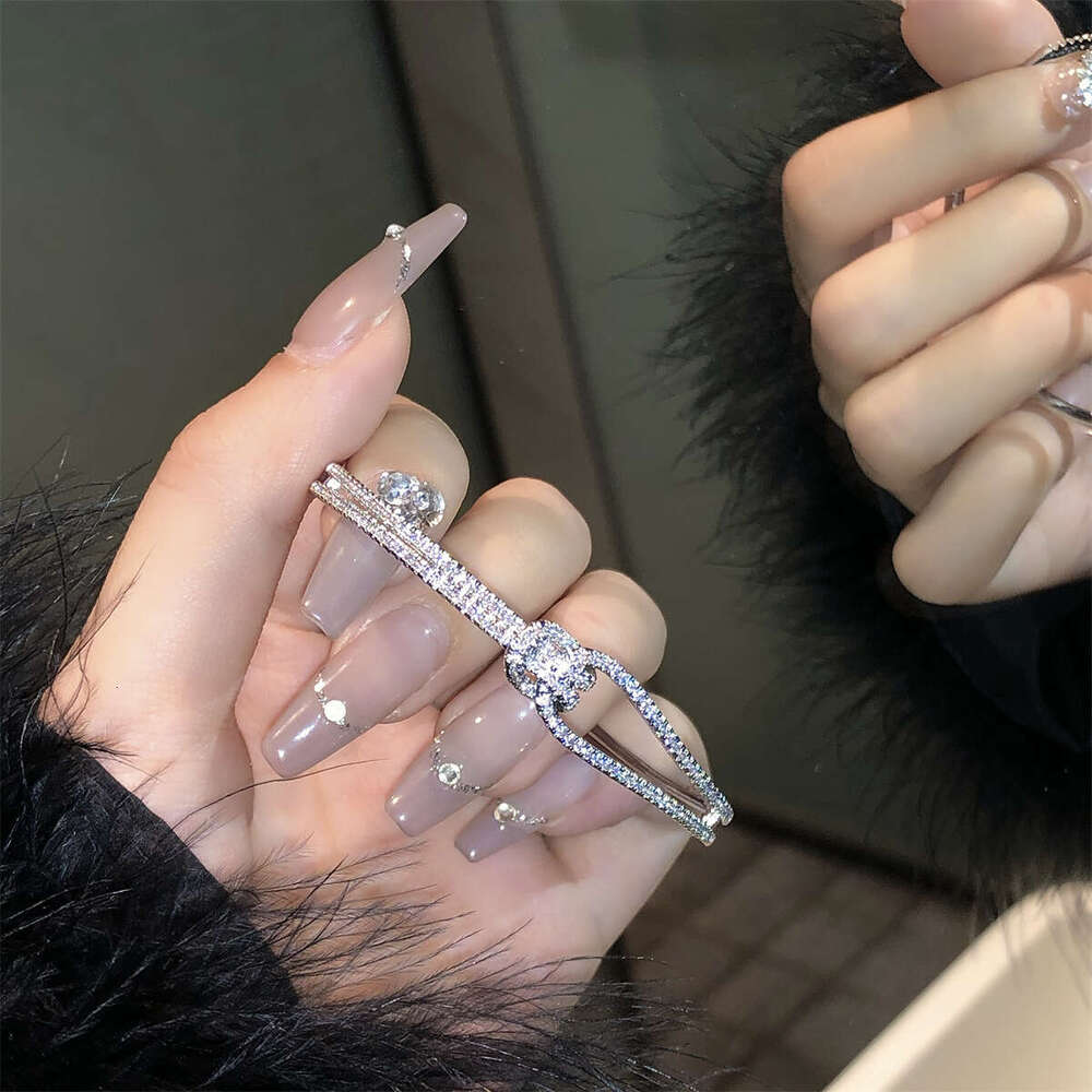 Bracelet Designer Luxury jewelry for women copper plated with 18Kgold or silver Open Bracelets High End Zircon inlay Temperament Fashion Holiday Birth