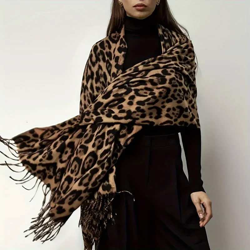 Leopard Printed Cashmere Shl Scarf For Wman Warm Tassel Shls Fashion Long Wrs Thicken Scarves Fem Wrs Y250918
