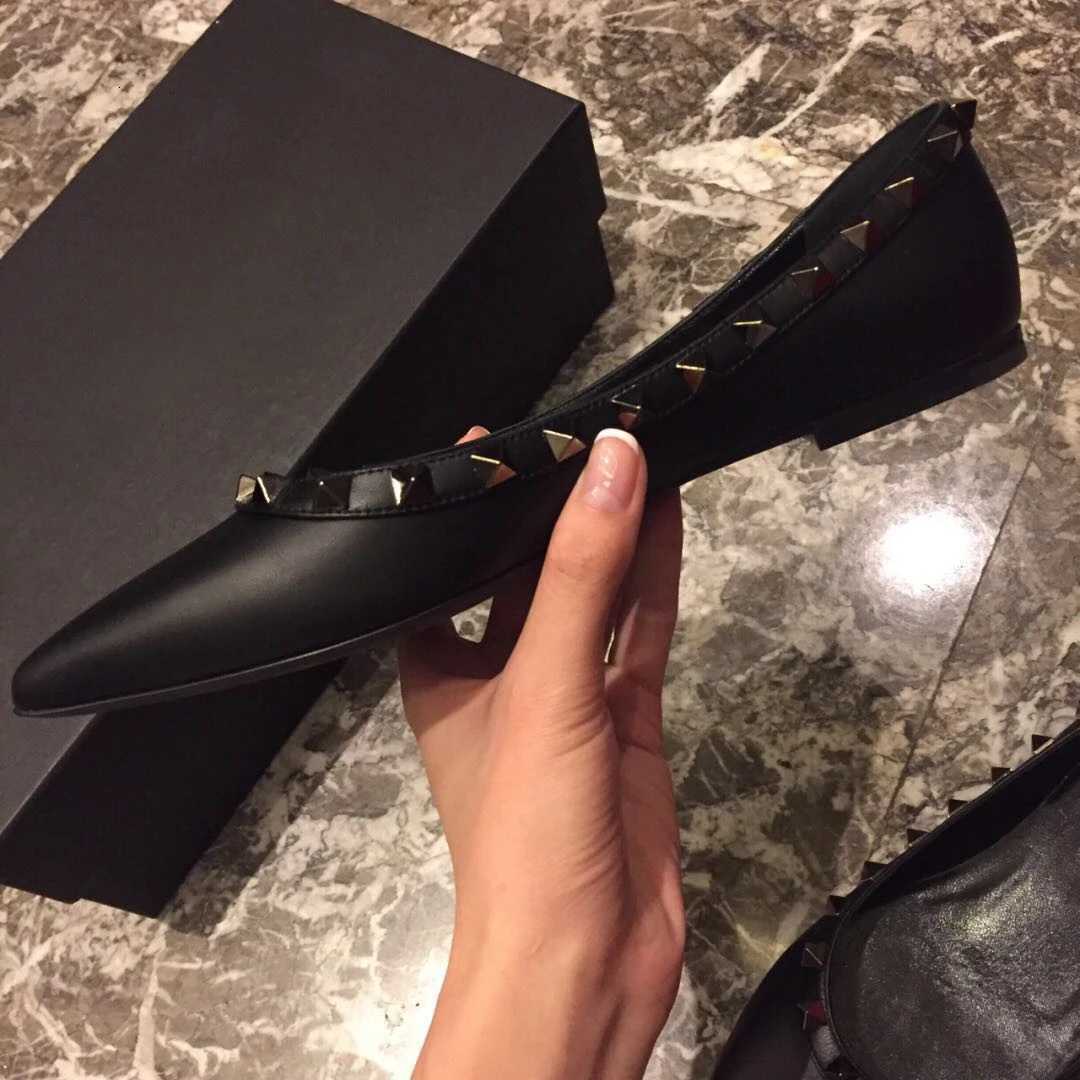 Womens Bling Fashion Rivets Shallow Flat Shoes Pointed Toe Summer New Style Low Heel Leather Single Flats Sandals Loafers W250918