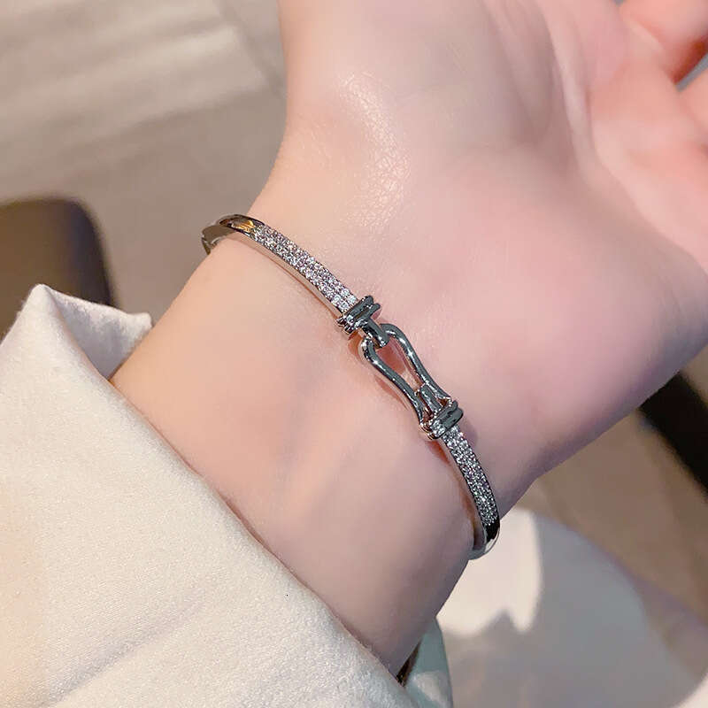 U-shaped Horseshoe Buckle Fashion Jewelry High Color Retention Personalized Design Elegant Bracelet ddmypluto