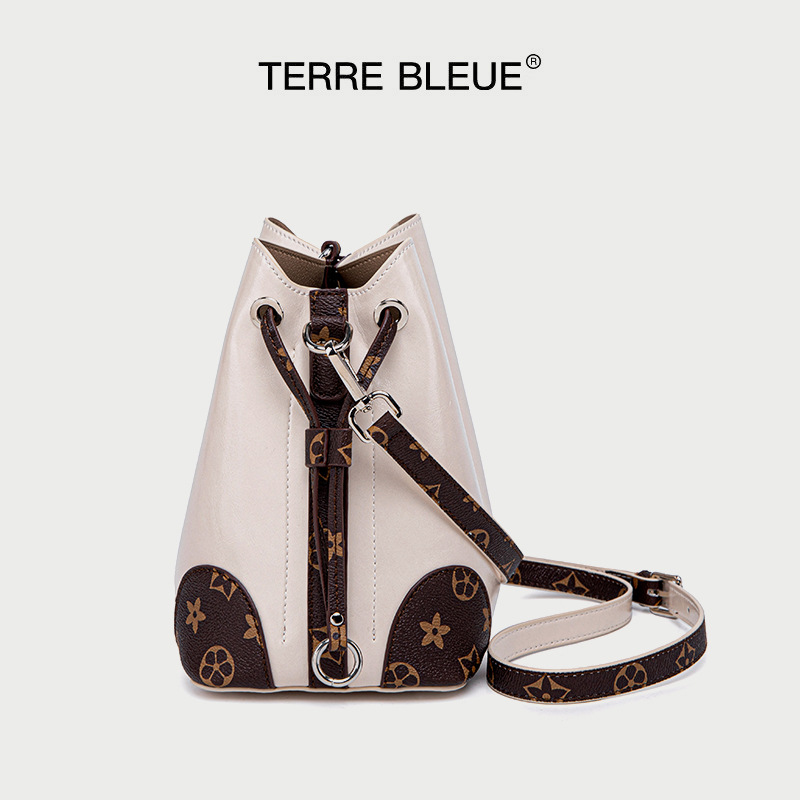 free shipping Versatile large capacity shoulder crossbody bag fashionable bucket bag niche high-end handbag hot