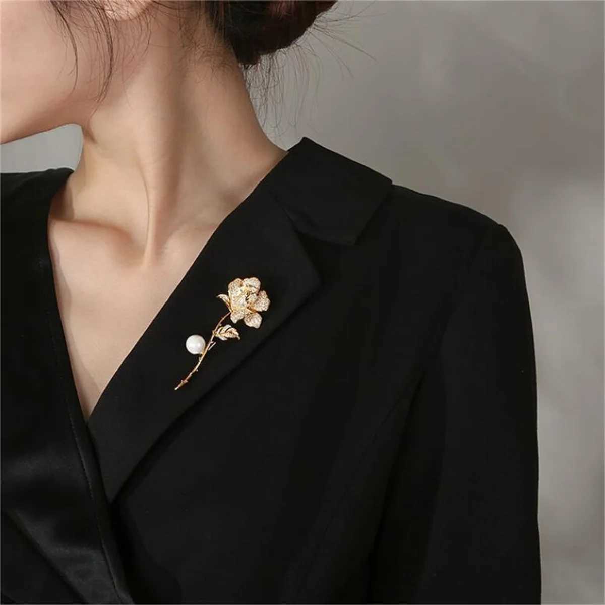 Fashion Rose Brooch Alloy Crystal Womens And Girls Jewelry Holiday Party Gifts Decorative Clothes Exquisite Accessories y2k D250918