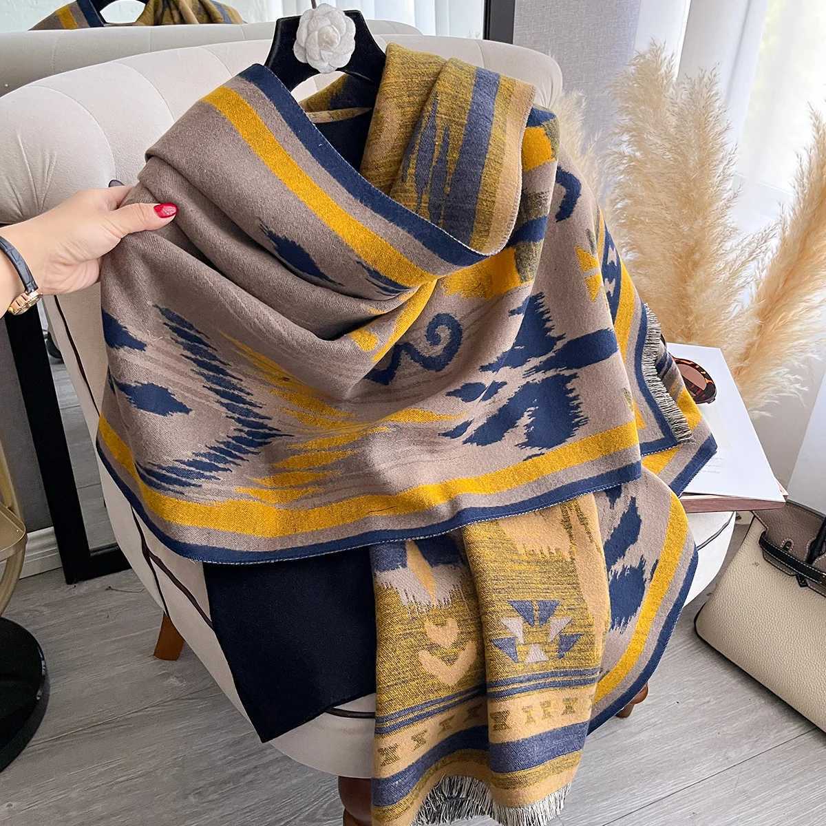 New Elegant Jacquard Design Scarf Imitation Cashmere Soft Warm Fringe Shl Autumn Winter Coldproof Windproof Blanket Scarf Y250918
