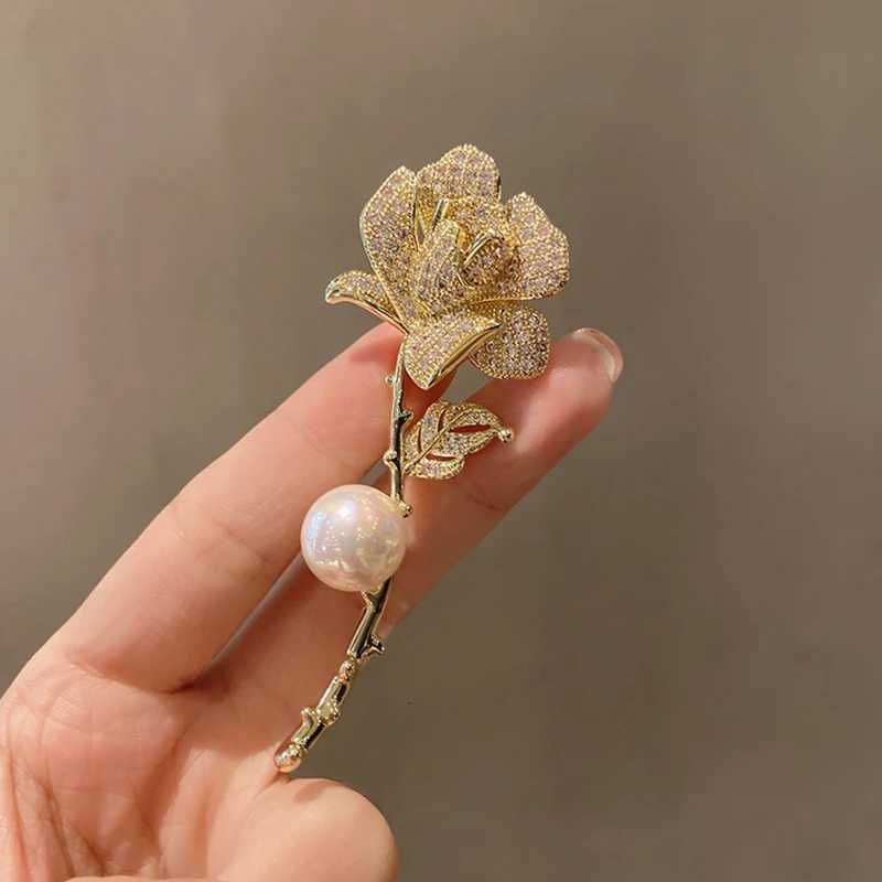 Elegant Gold Color Flower Rose Imitation Pearl Brooches For Women CZ Suit Cloth Lapel Pin Party Wedding Badges D250918