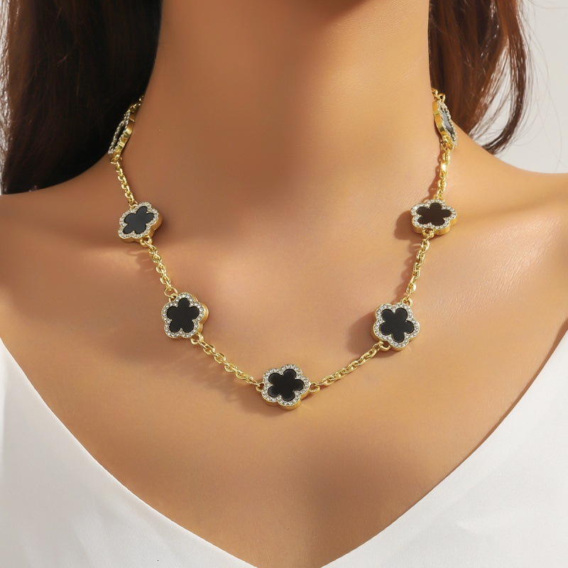 Lucky Clover Five-Petal Flower Necklace Versatile Collarbone Chain Accessory