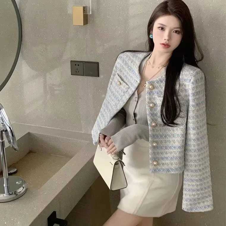 Elegant Tweed Style Womens Jacket Loose Fit Pearl Button Cardigan Cropped Top Autumn Winter 2024 New Arrival French Design Z250918