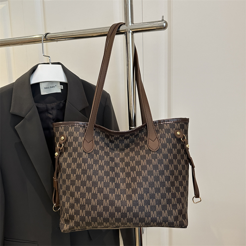 New fashionable, elegant and casual large capacity handbag for women, lightweight crossbody bag for daily commuting, high-quality multifunctional hand