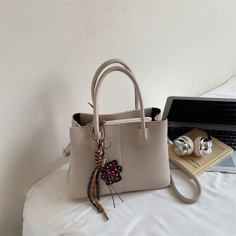 Ladies' Fashion Casual Handbag 2025 Autumn Student Classic Crossbody Bag Simple Daily Commuter Advanced Multi functional Versatile Handbag