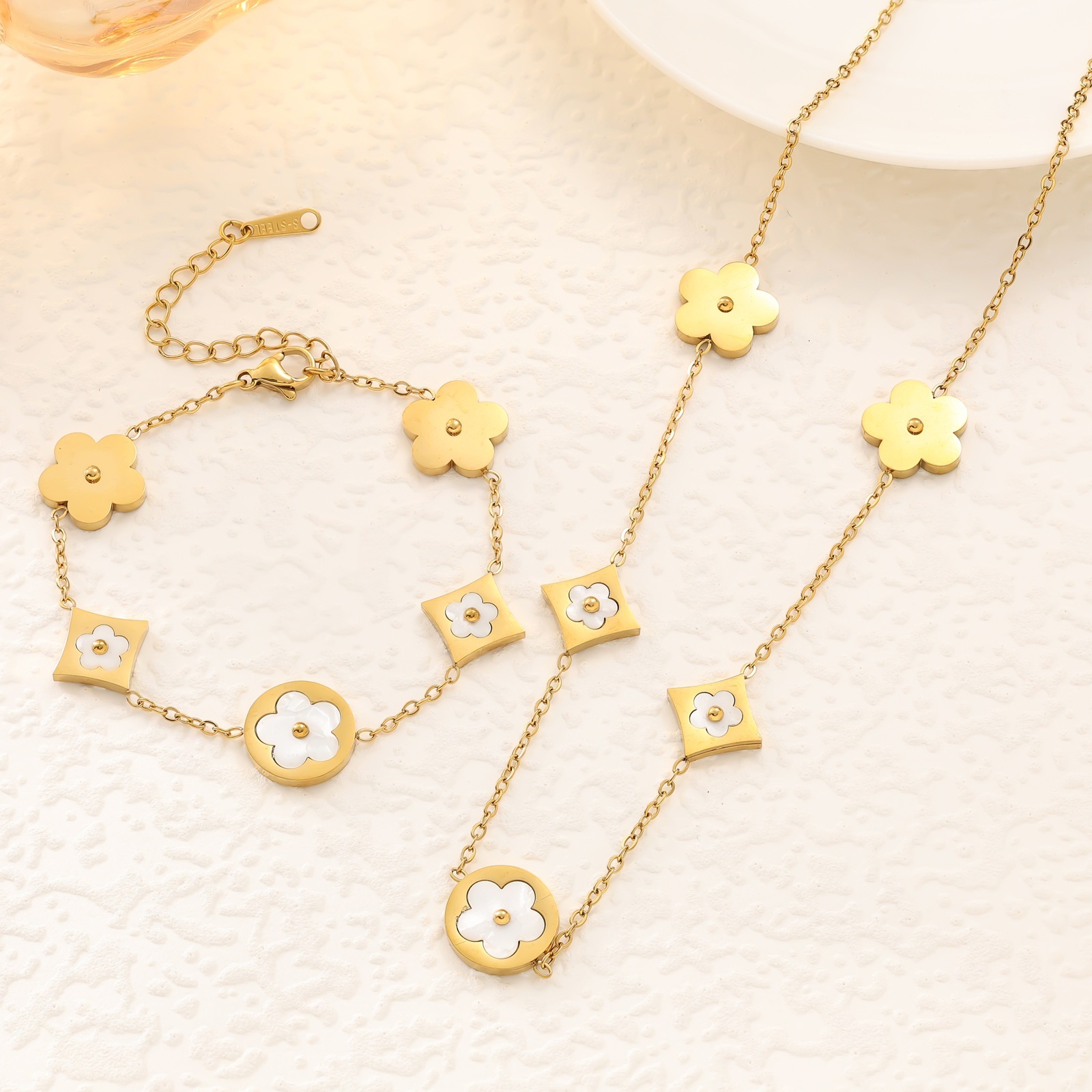 Titanium Steel Bracelet Five-Leaf Flower Hand Ornament Lucky Simple Elegant Fashion Versatile Light Summer Non-Fading Women