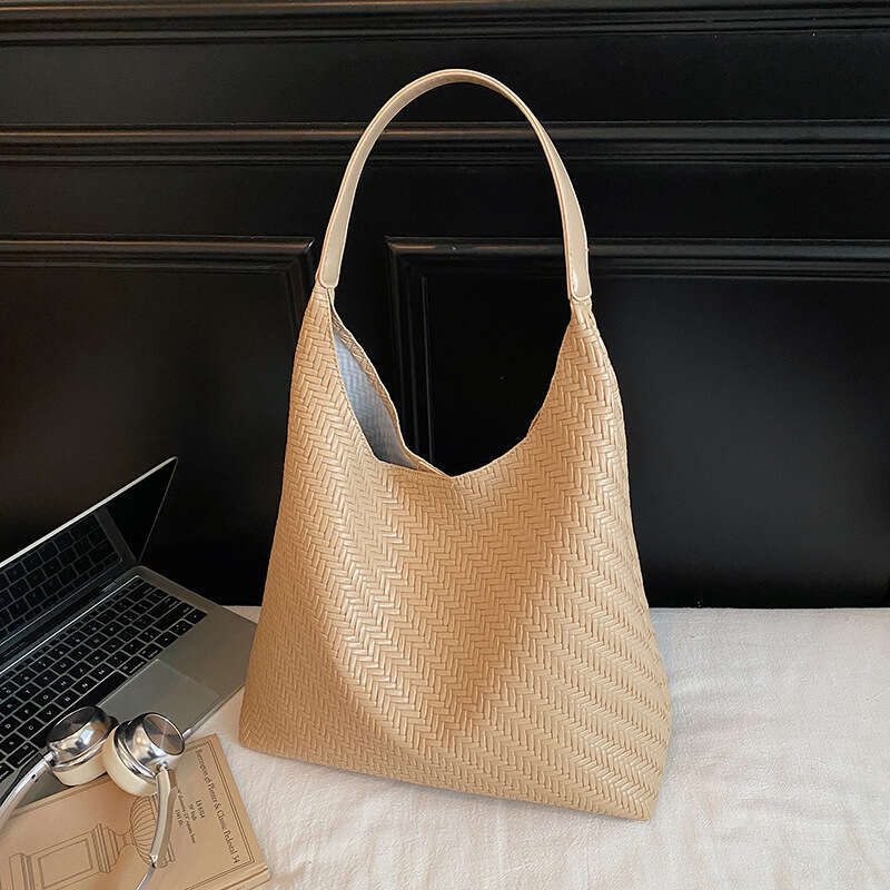 High-End Large Capacity Shoulder for Women 2025 New Trendy Woven Embossed Commuter Tote Popular Mother-Daughter Bag