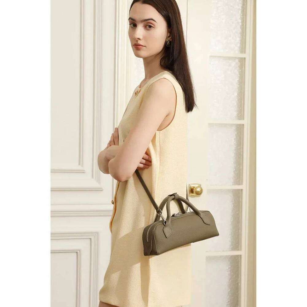 Designer Bags Genuine Leather Hand-Held Armpit Women's New Designer Sausage Bag Commuting Versatile Shoulder Long Baguette Women's Handbag L