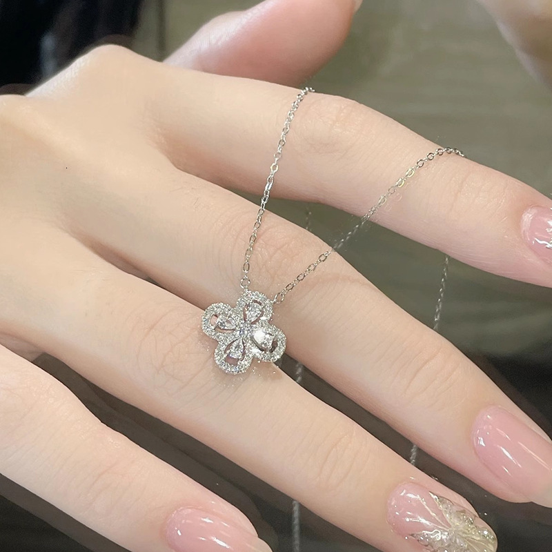 Flash Diamond Four-leaf Clover Necklace for Women Light Luxury High-end Pendant 2025 New Titanium Steel Colorless Collarbone Chain