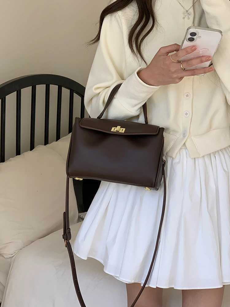 2025 new autumn and winter retro mini crossbody bag fashionable and casual small square bag womens versatile single shoulderXJ250918