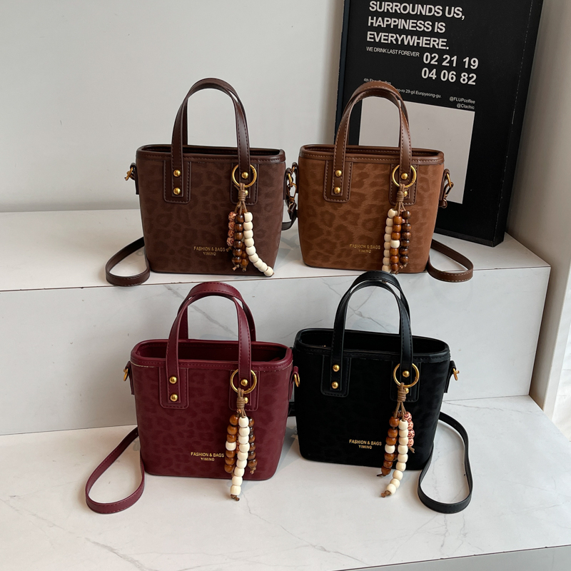 Ladies' fashionable casual handbag autumn 2025 new style student classic crossbody bag simple daily commuting advanced multifunctional versatile 