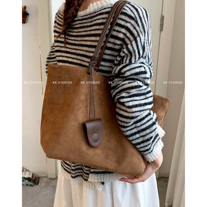 Vintage large capacity designer suede texture underarm bag 2025 new commuting shoulder bag