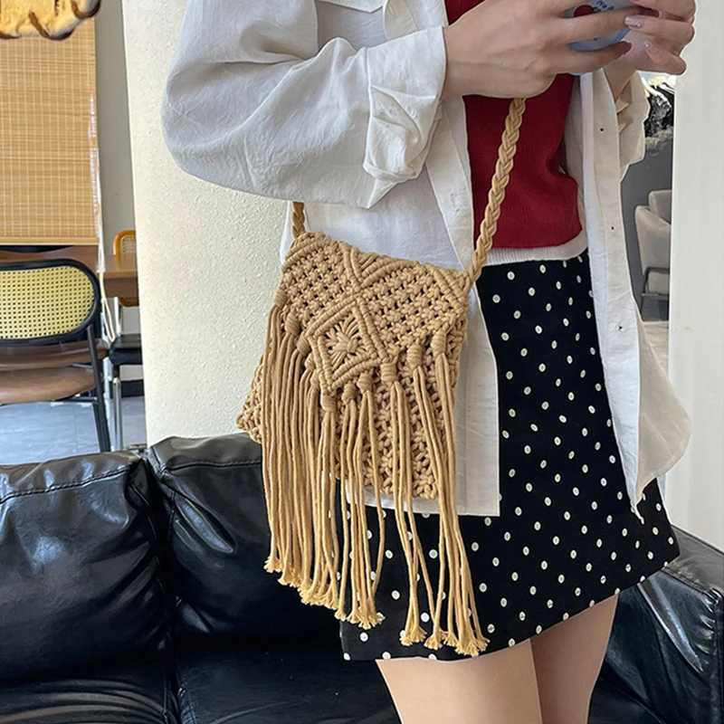 Women Straw Shoulder Bag with Tassel Handwoven Crossbody Bag Solid Color Weaving Beach Bag Ladies Summer Daily Bag Z250915