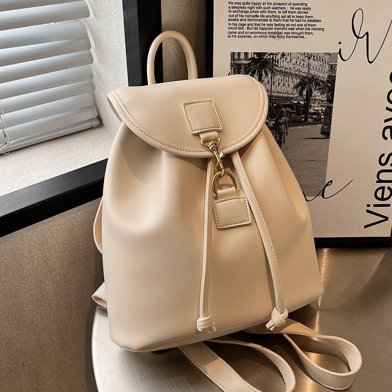 Designer luxury backpacks for women's new trend travel niche bags, high-end leather casual travel school bags, cycling bags, beach bags