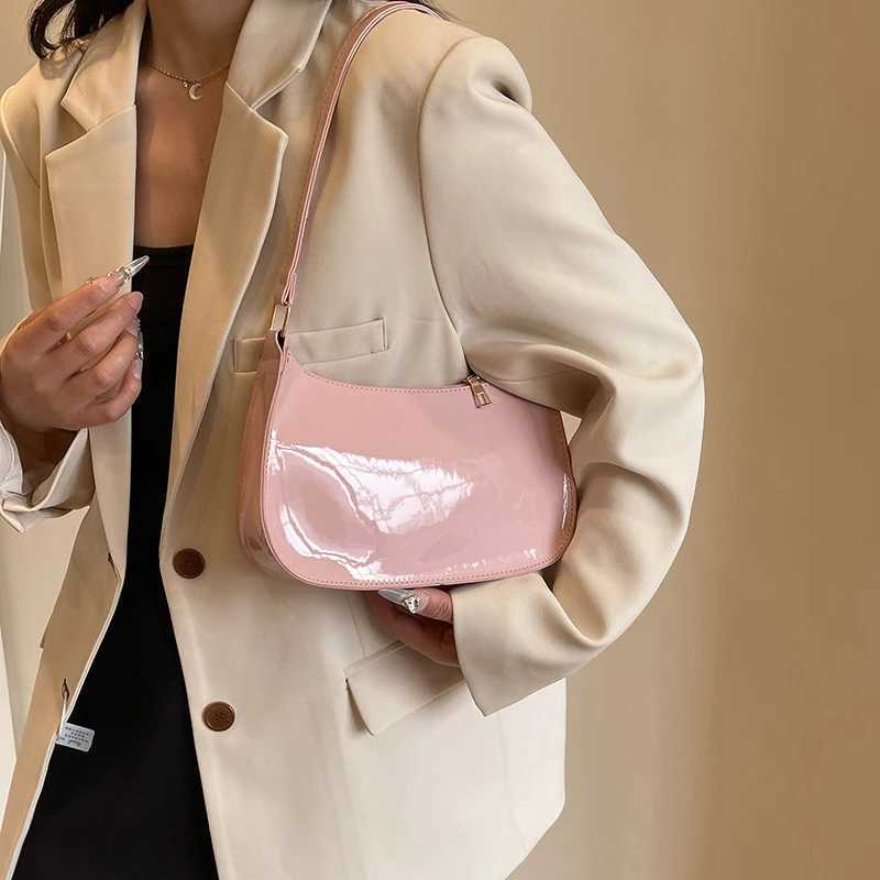 Womens Patent Leather Handbag Versatile Fashion Shoulder Bag Casual Commuting Bag Girl Brand Designer Zipper Small Handbag Z250915
