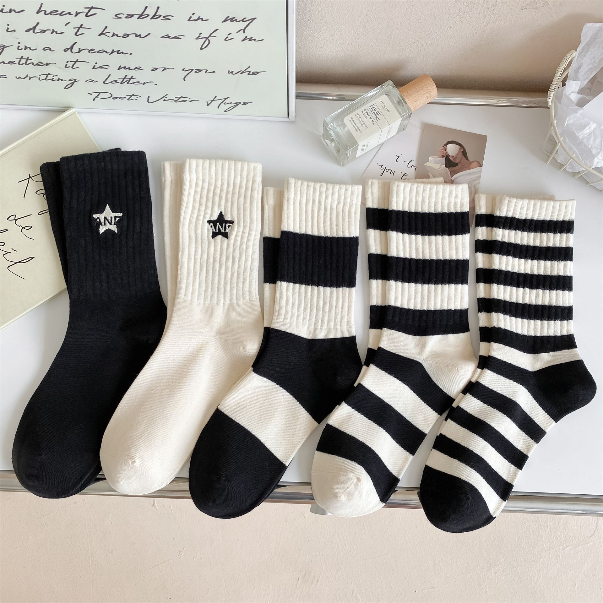 Autumn Winter Women's High Elastic Simple Striped Sports Five-pointed Star Jacquard Black and White Ins Trend Mid-calf Socks
