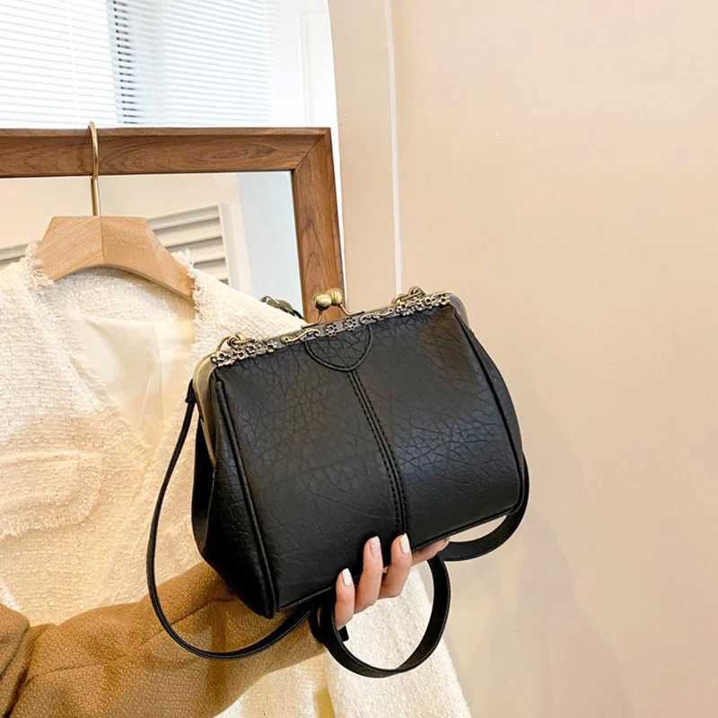 Shell Bag 2024 New Europe and The United States and The United States Retro Burst Crackle Pu Simple Youth Shoulder Bag Z250915