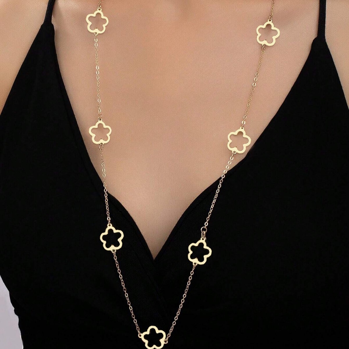 Fashion Simple Lucky Necklace Long Hollow Five-Leaf Flower Neck Jewelry for Women Daily Wear