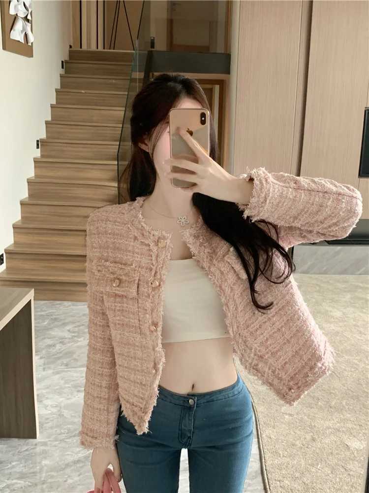 Elegant New Autumn Winter Tweed Short Coat Fine Knitwear Fashion Tassel Trim Stylish Womens Woolen Jacket Quality Z250918