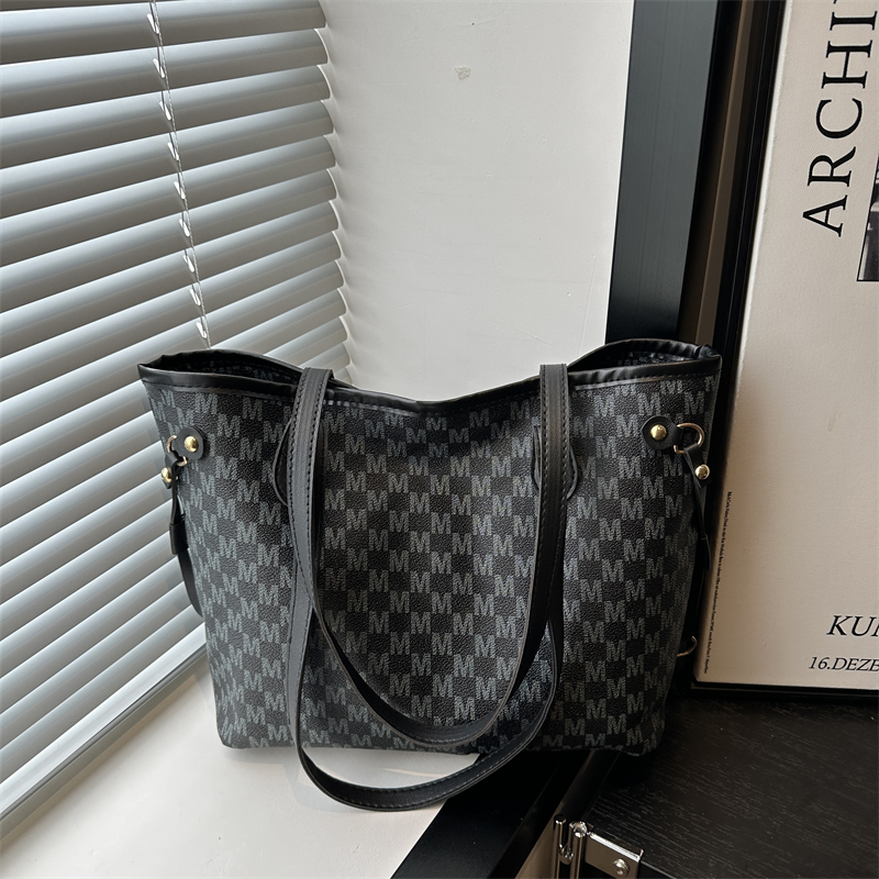 New fashionable, elegant and casual large capacity handbag for women, lightweight crossbody bag for daily commuting, high-quality multifunctional hand