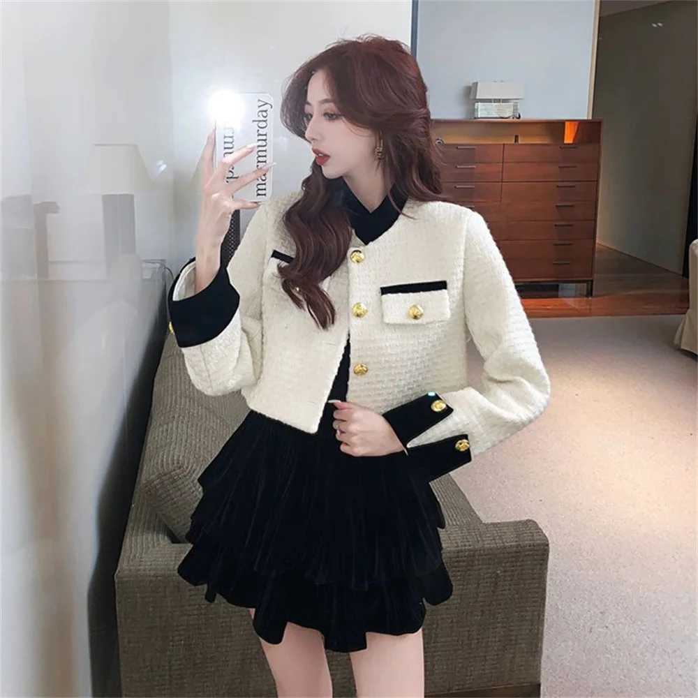 Xiaoxiangfeng Red Long Sleeved Jacket Women Spring French Coarse Tweed Short Style Socialite Temperament Highend Cardigan Top Z250918