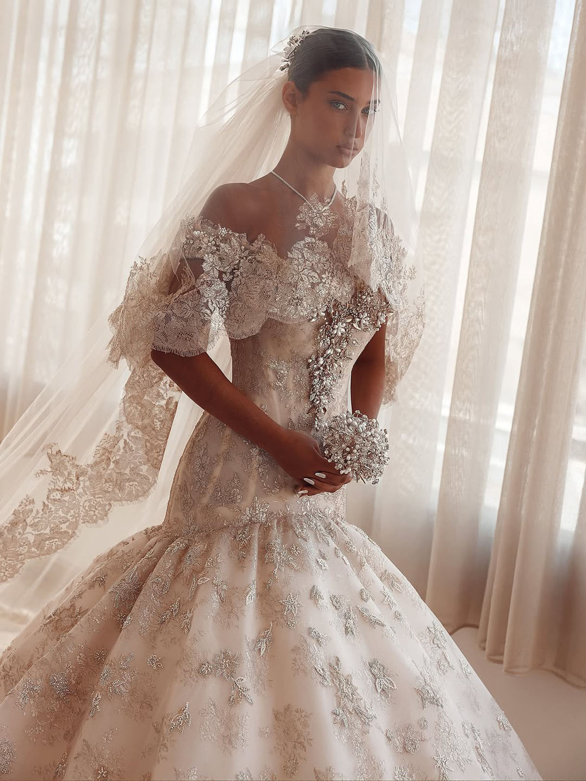 Vintage Appliques Wedding Dresses Off Shoulder Bridal Gowns Pearls Rhinestone Mermaid Beading Princess Customized Vestidos De Novia Plus Size