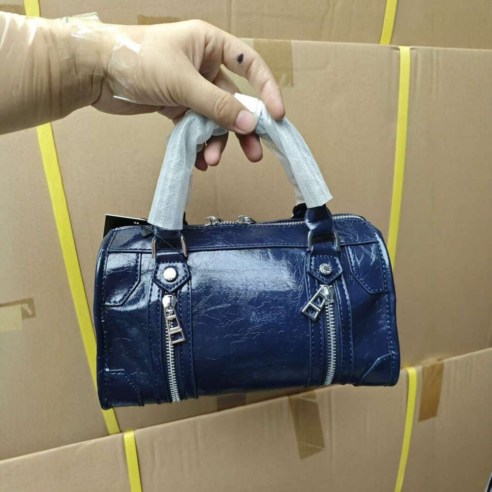 New Simple Versatile Classic Rhinestone Patent Leather Shoulder Bag With Hand-Painted Graffiti B5