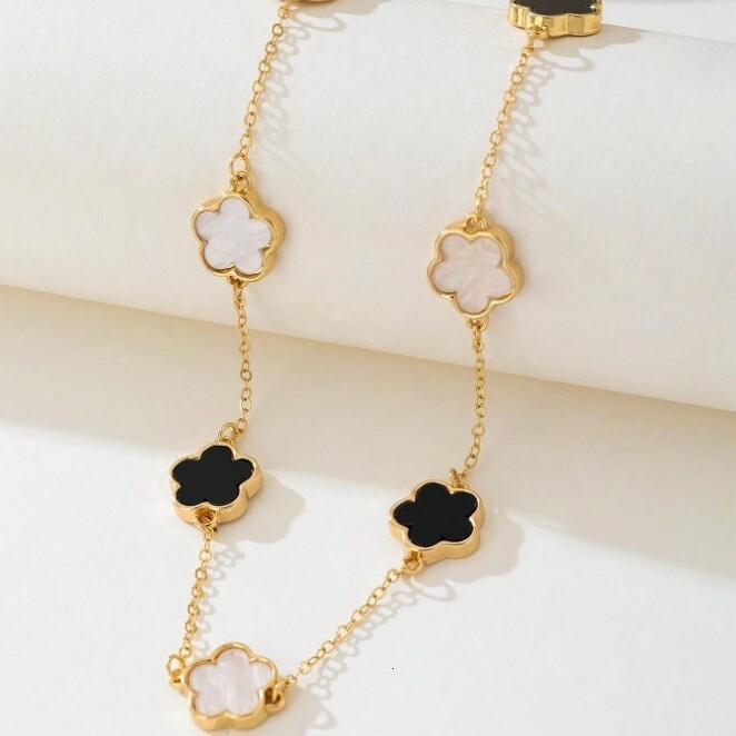 Simple Elegant Black and White Five-Leaf Clover Necklace for Women Jewelry for Women