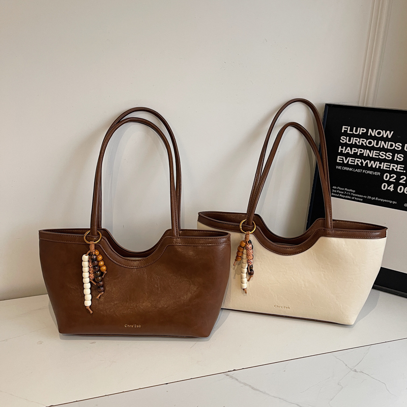 Fashionable and casual large capacity handbag, autumn student classic crossbody bag, simple daily commuting, high-end multifunctional versatile women&