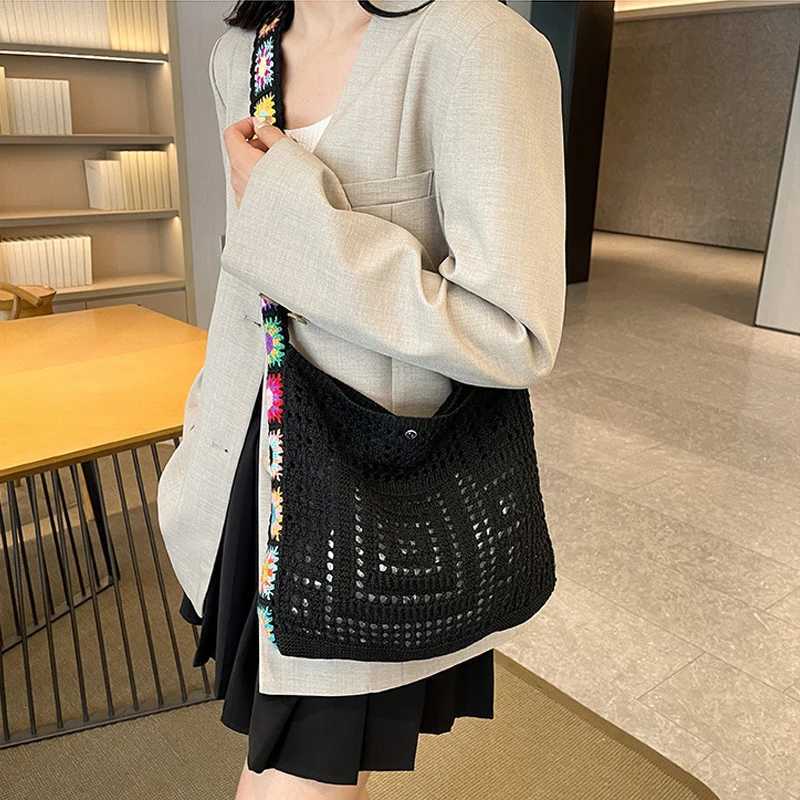 Vintage Hollow Woven Women Shoulder Bag Knitting Handbags Large Capacity Tote Bags For Ladies Summer Beach Travel Shopper Purse Z250915