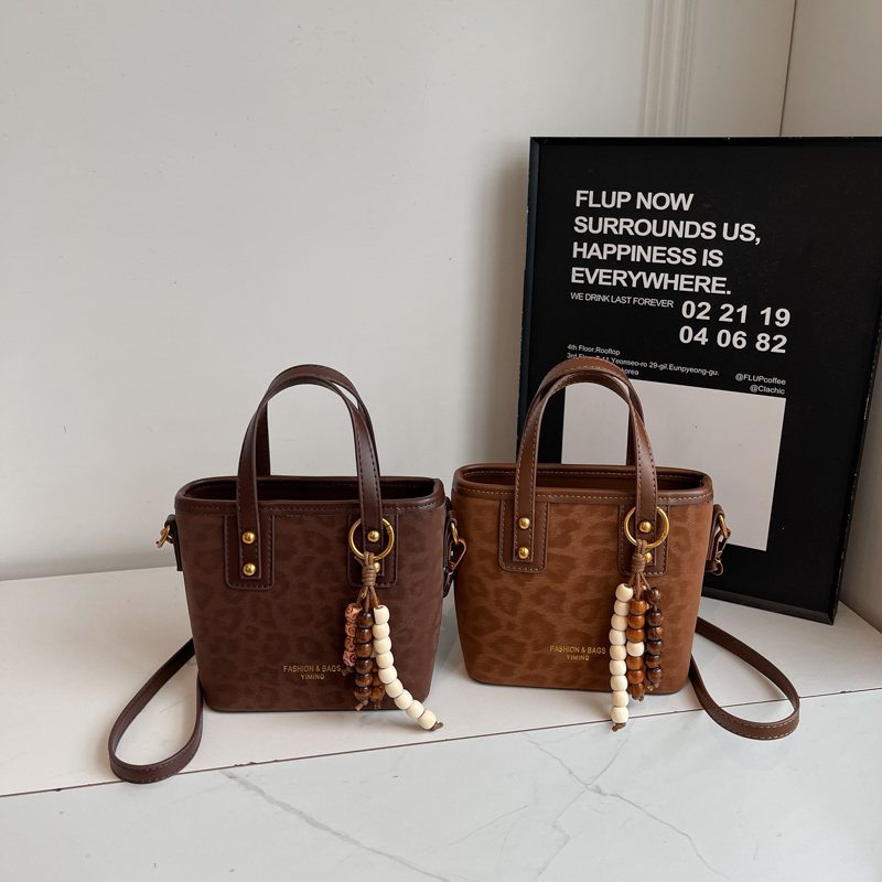 Ladies' fashionable casual handbag autumn 2025 new style student classic crossbody bag simple daily commuting advanced multifunctional versatile 