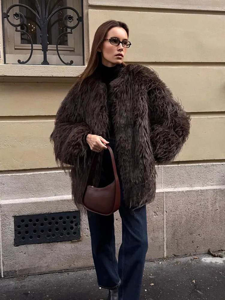 Brown Fluffy Faux Fur Coat Women Fashion Oneck Long Sleeve Loose Cardigan Jacket 2025 Winter Lady Street Warm Outerwear 250918