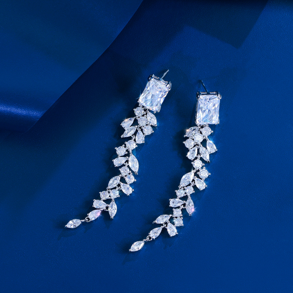 Sparkling Dangle Earrings Luxury Jewelry 925 Sterling Silver Radiant Shape 5A Cubic Zircon CZ Diamond Long Tassel Elegant Party Women Wedding Leaf Dro