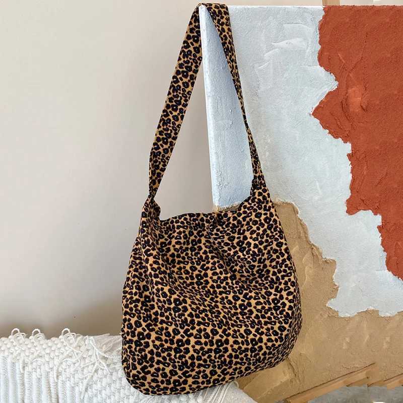Female Leopard Print Messenger Bag Modern Shoulder Canvas Bag Student Diagonal Large Capacity Straddle Bag Z250915