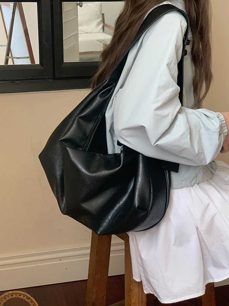 2025 New Retro Bag Fashion Leisure Crossbody Bag Large Capacity Womens Daily Commuter Single Shoulder Womens BagXJ250918