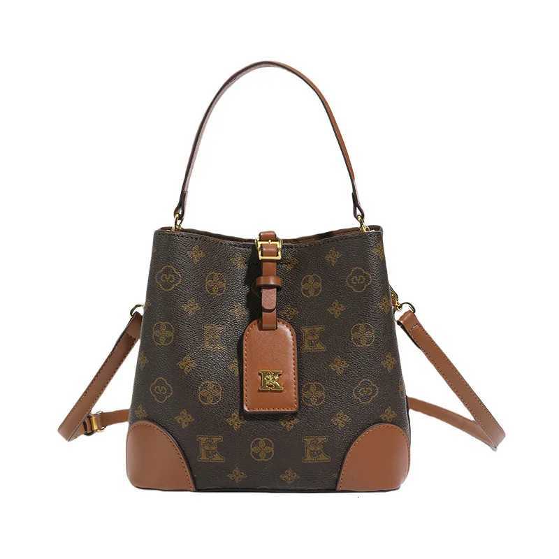 2025 Luxury Bucket Bag for Women Spacious Crossbody Shoulder Purse Versatile Designer Tote Work Weekend BagXJ250918