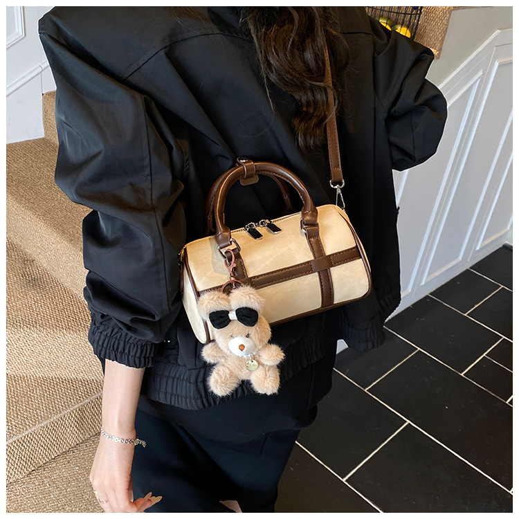 Small Niche Pillow Bag New Commuting Women s Shoulder Bag design Fashionable Trend Women s Crossbody Bag Autumn New Designer Bag Versatile Commuting B