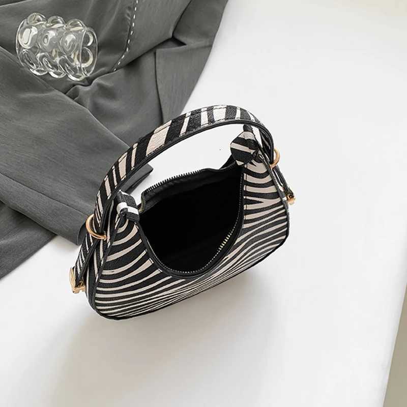 New Cow Pattern Shoulder Bag For SpringSummer Versatile Womens Bag Personalized Korean Leopard Pattern Underarm Handbag Z250915