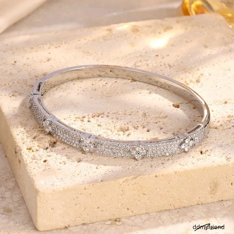 Shiny Full Four-Leaf Flower Design Open Bracelet For Women Premium Wedding Party Jewelry Birthday Gift G250820ak ddmyfriend