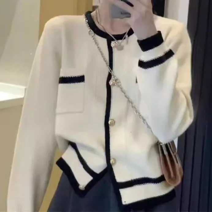 French Xiaoxiangfeng Premium Sense Loose Knitted Cardigan Jacket 2025 Autumn and Winter New Bottom Sweater Womens Top Z250918