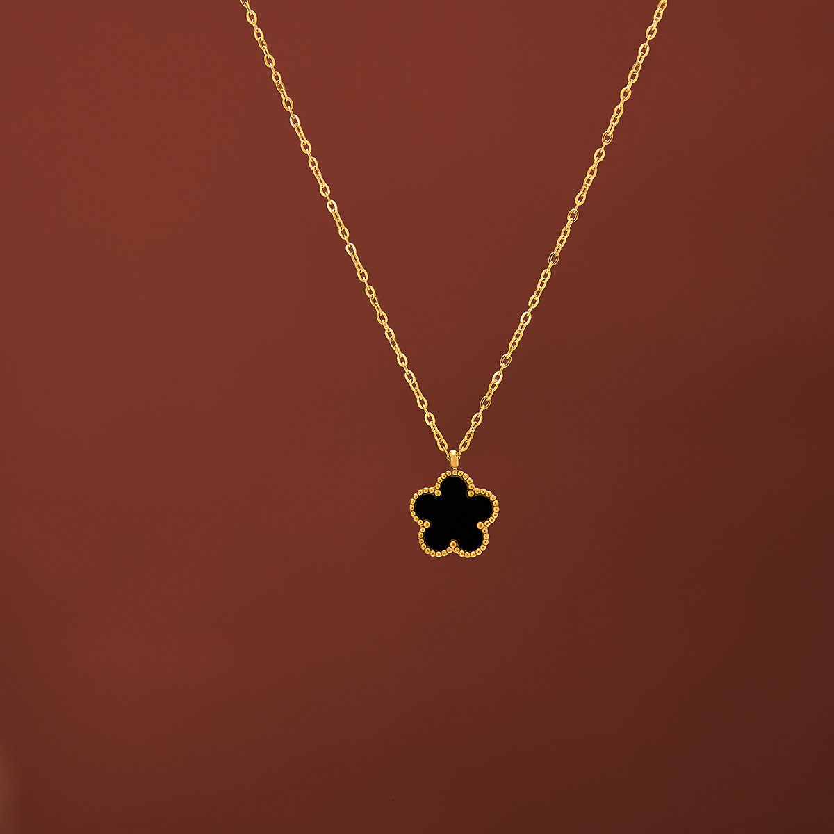 Five-leaf Clover Flower Titanium Steel Necklace For Women Fashionable And Versatile Color-fading Jewelry Pendant Fashion Decoration