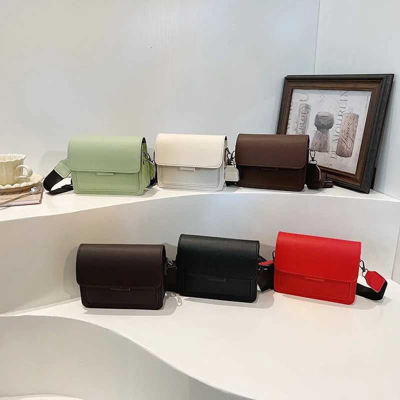 Classic Designer Crossbody Bag for Women Travel Handle Handbag Shoulder Messenger Bag Ladies Small Flap BagXJ250918