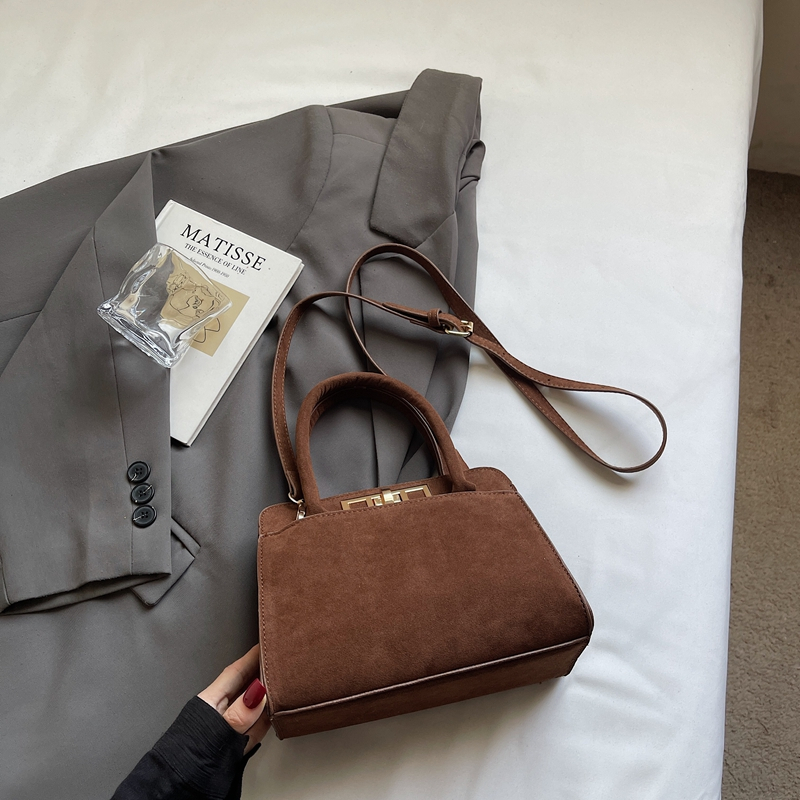 New fashionable, elegant, casual large capacity handbag for college students, lightweight crossbody bag for daily commuting, high-end multifunctional 