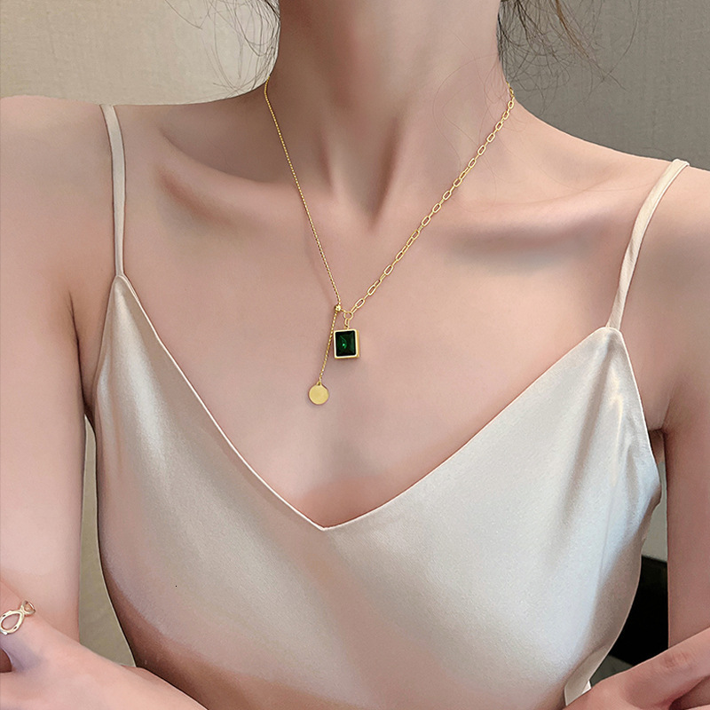 Adjustable Non-Fading Necklace Emerald Splicing Collarbone Chain for Women Simple 2025 Niche Minimalist Style Titanium Steel Pendant